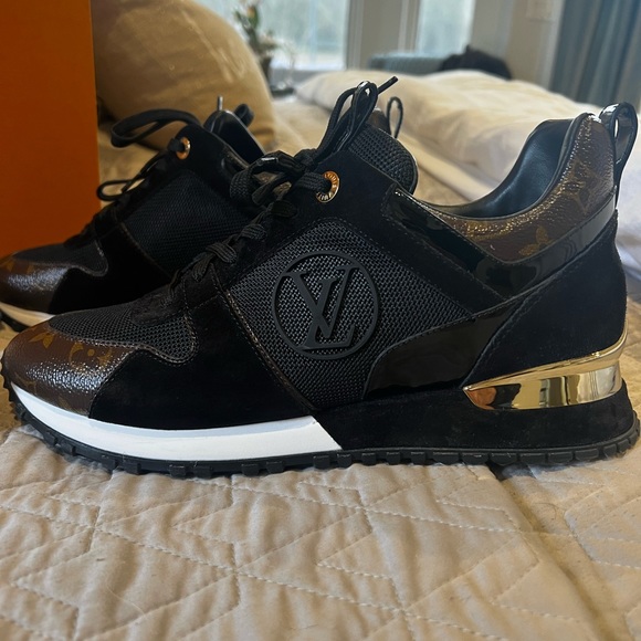 SOLD!!! ❤️❤️❤️LOOK. @@@ Authentic Louis Vuitton Black Runaway Sneakers @@@❤️❤️❤️ - Picture 2 of 16